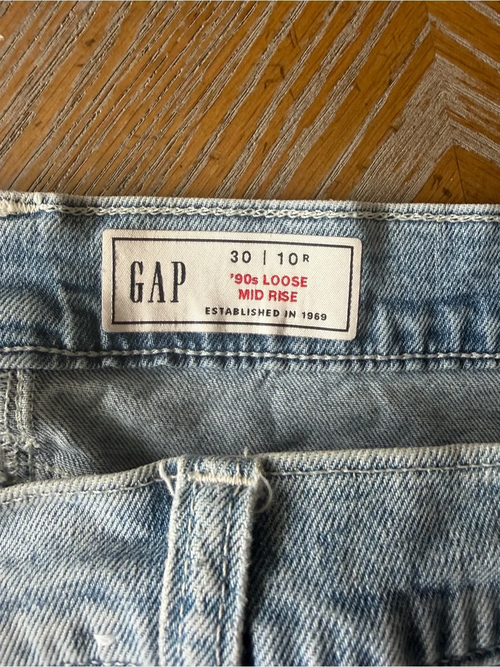 GAP ‘90s Loose Mid Rise Cargo Jeans Women’s Size 30 Regular - Picture 4 of 4